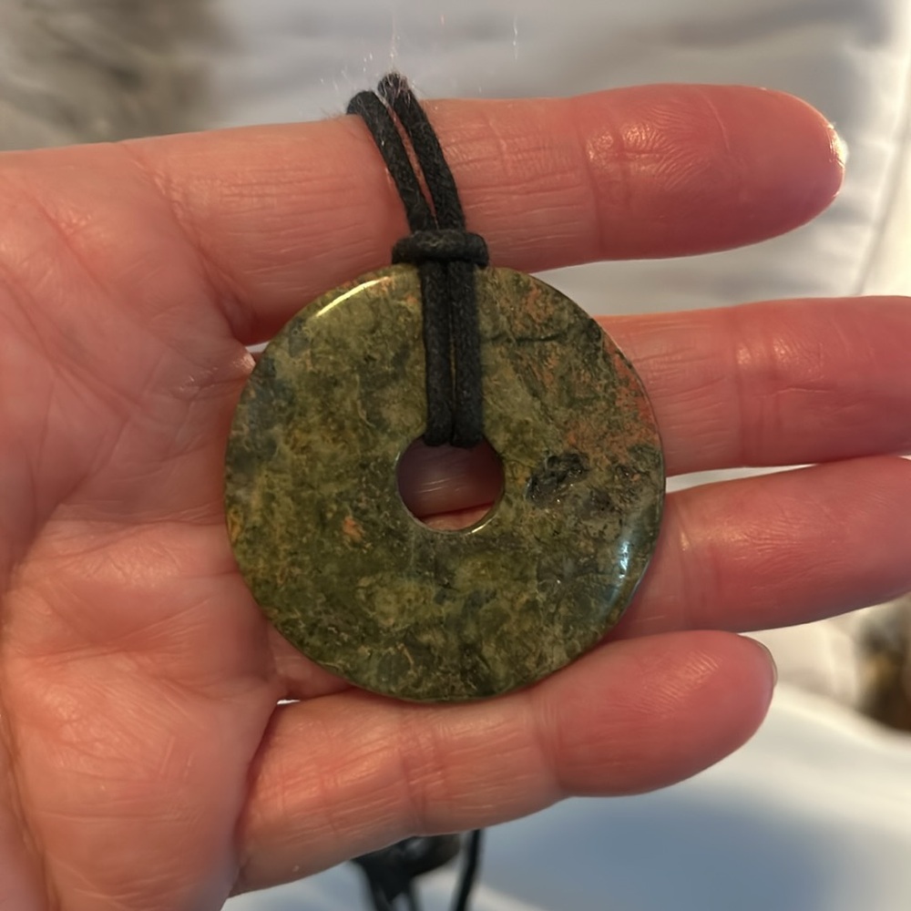Leather necklace serpent donut pendant